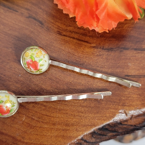 Floral Decorative Hairpins Womens Ivory Set of 2 Bobby Pins Victorian Roses Red - Picture 4 of 7